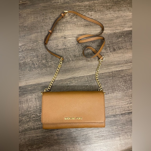 Handbags - Michael Kors crossbody